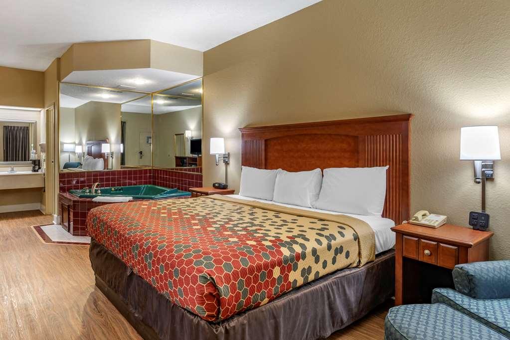 Econo Lodge Cordele Bagian luar foto