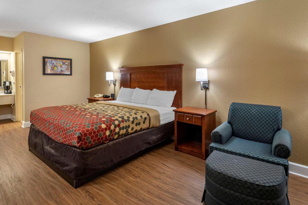 Econo Lodge Cordele Bagian luar foto