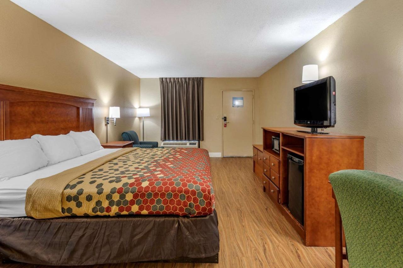Econo Lodge Cordele Bagian luar foto