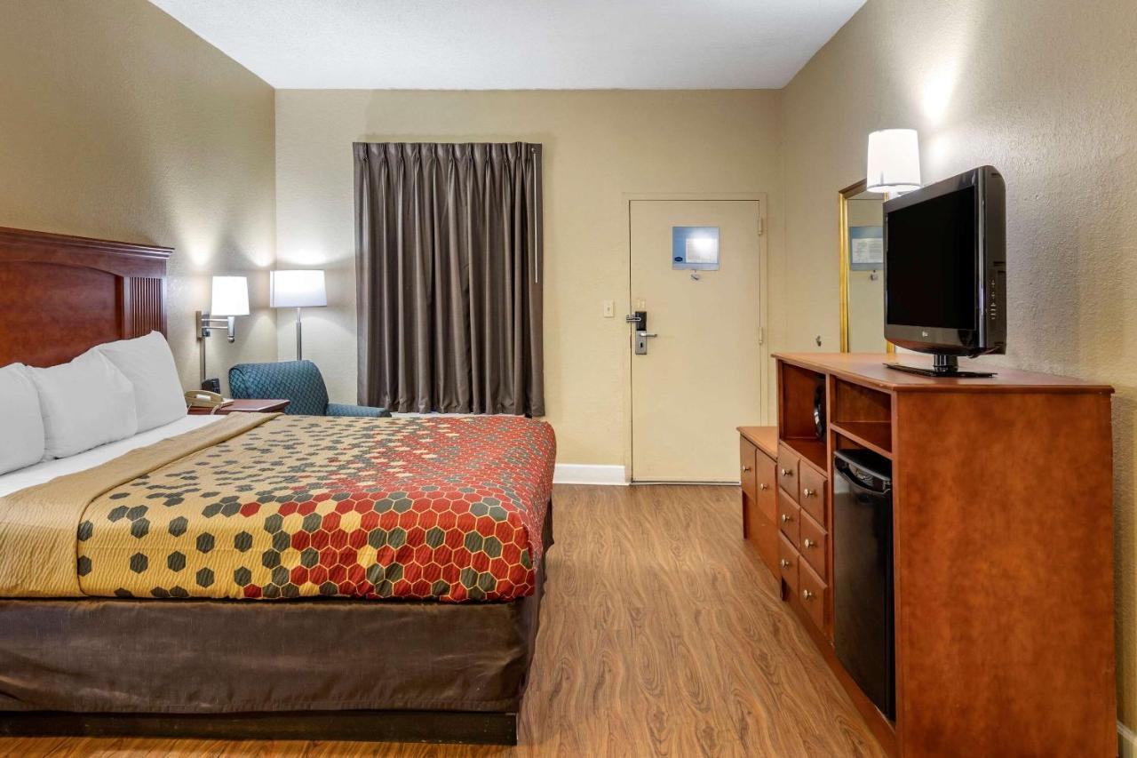 Econo Lodge Cordele Bagian luar foto