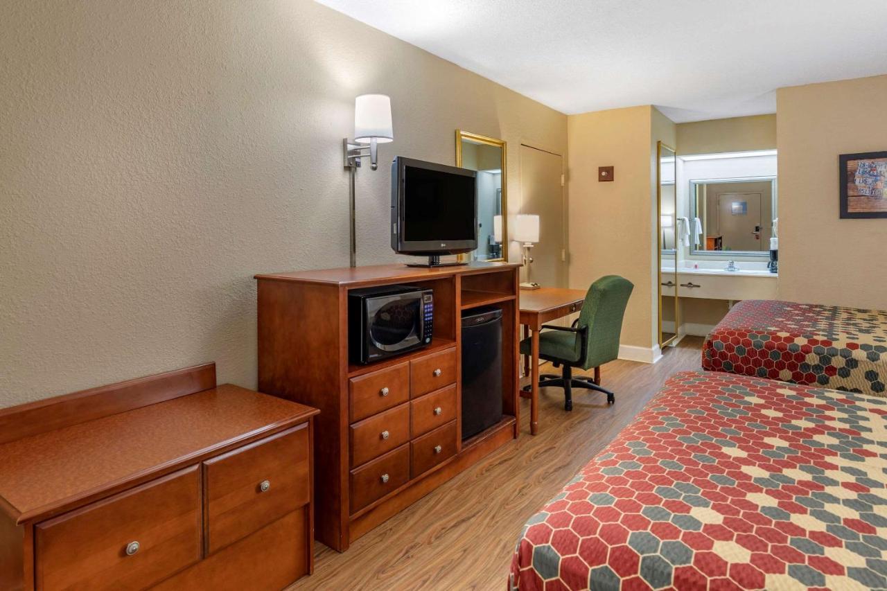 Econo Lodge Cordele Bagian luar foto