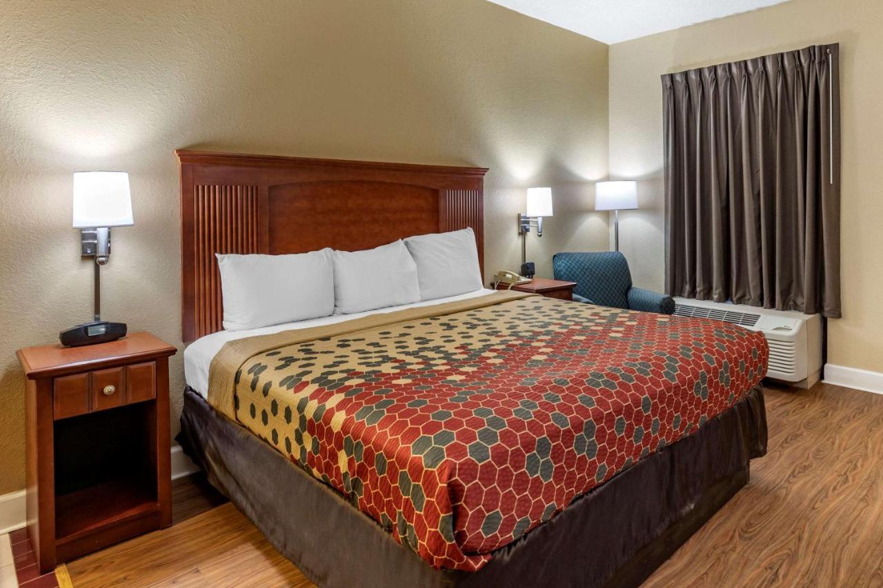 Econo Lodge Cordele Bagian luar foto